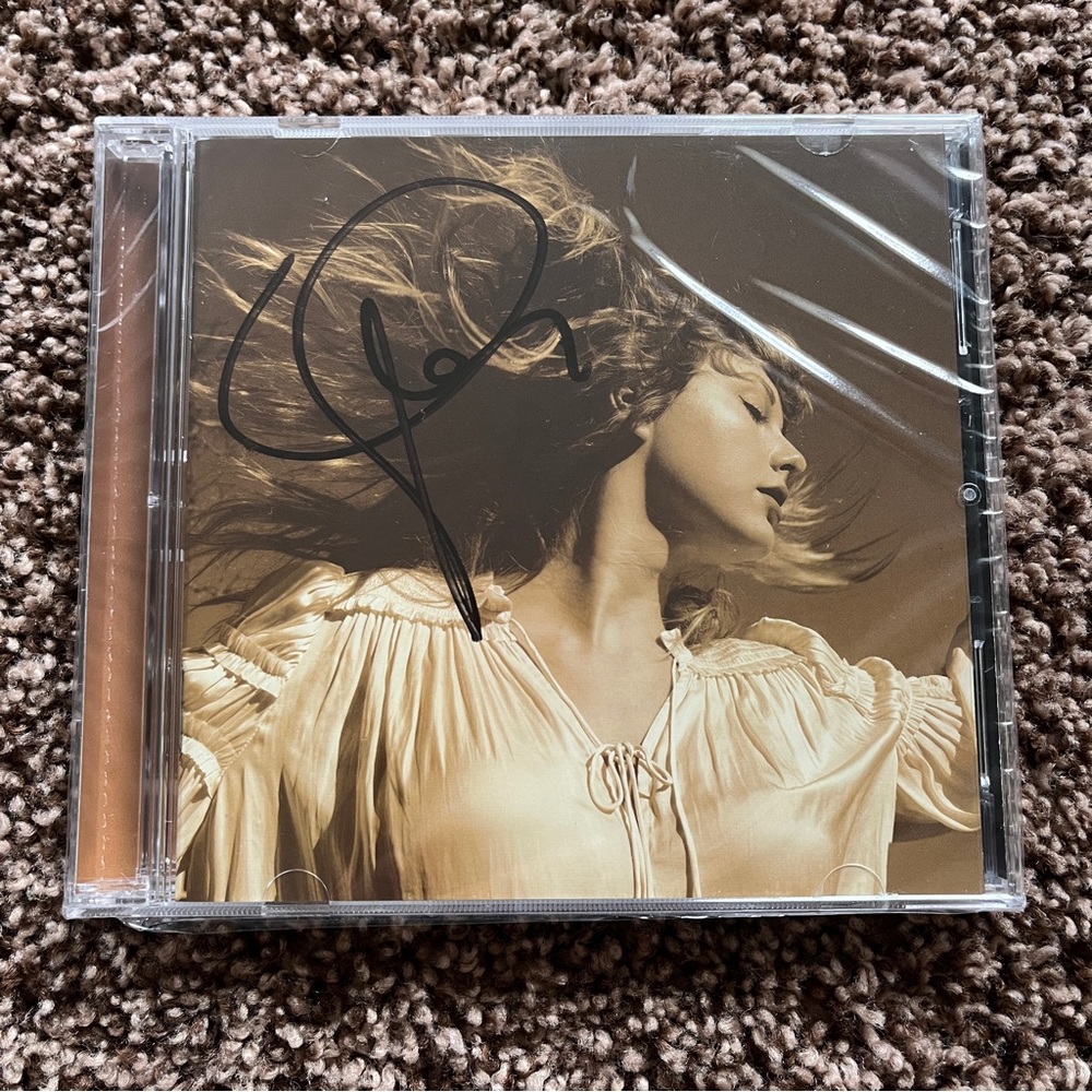 NEW Taylor Swift Signed Fearless (Taylor’s Version) CD